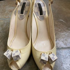 Auth Louis Vuitton Sandals